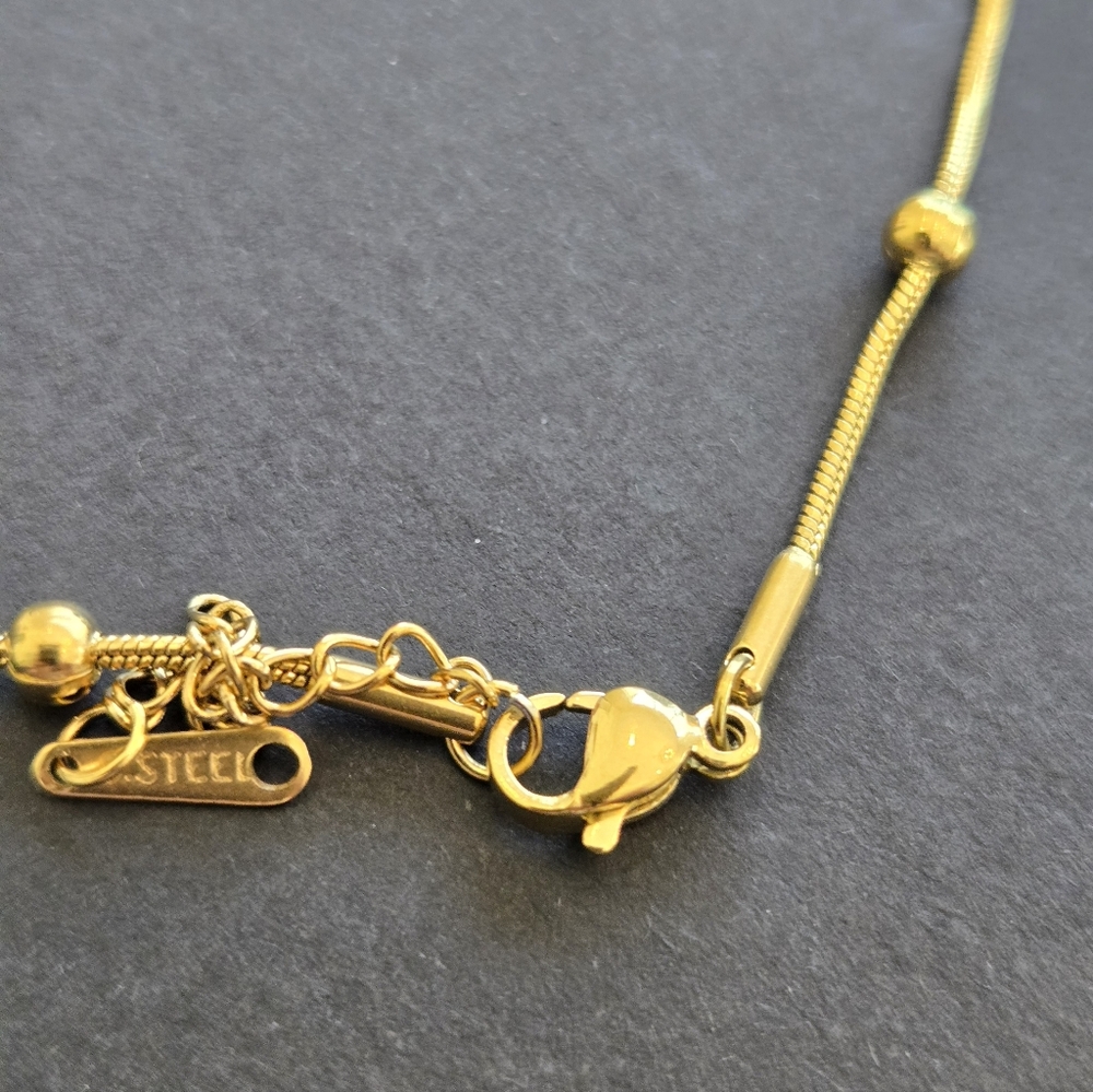 Gold Necklace with Pendant - Picture 3 of 4